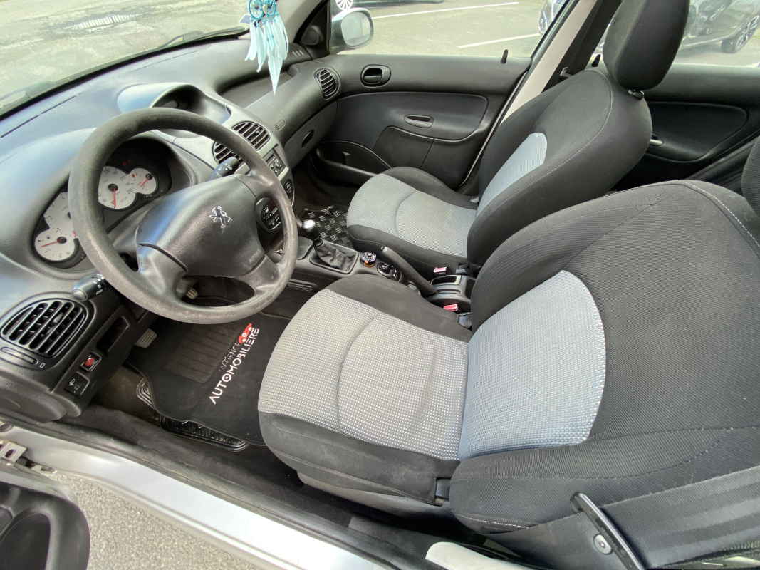 Peugeot 206 — 11