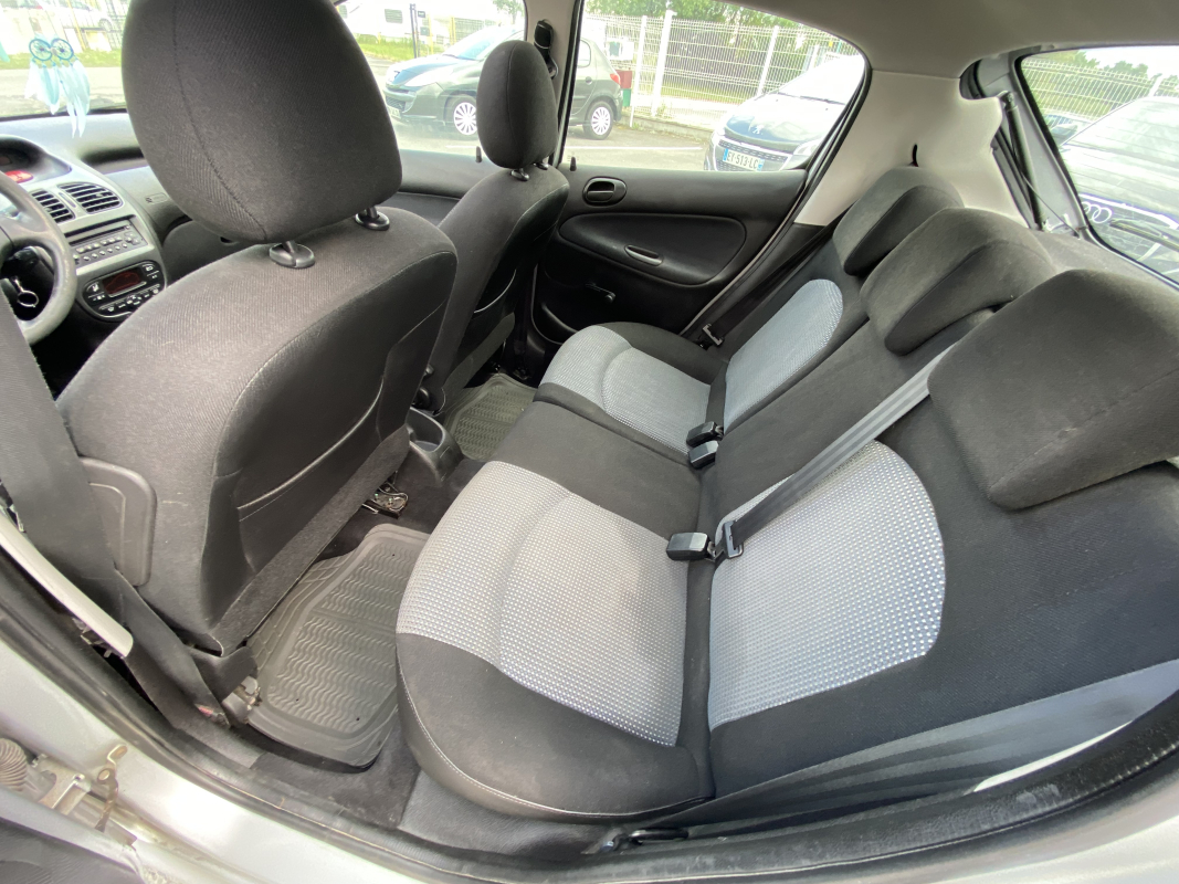 Peugeot 206 — 13
