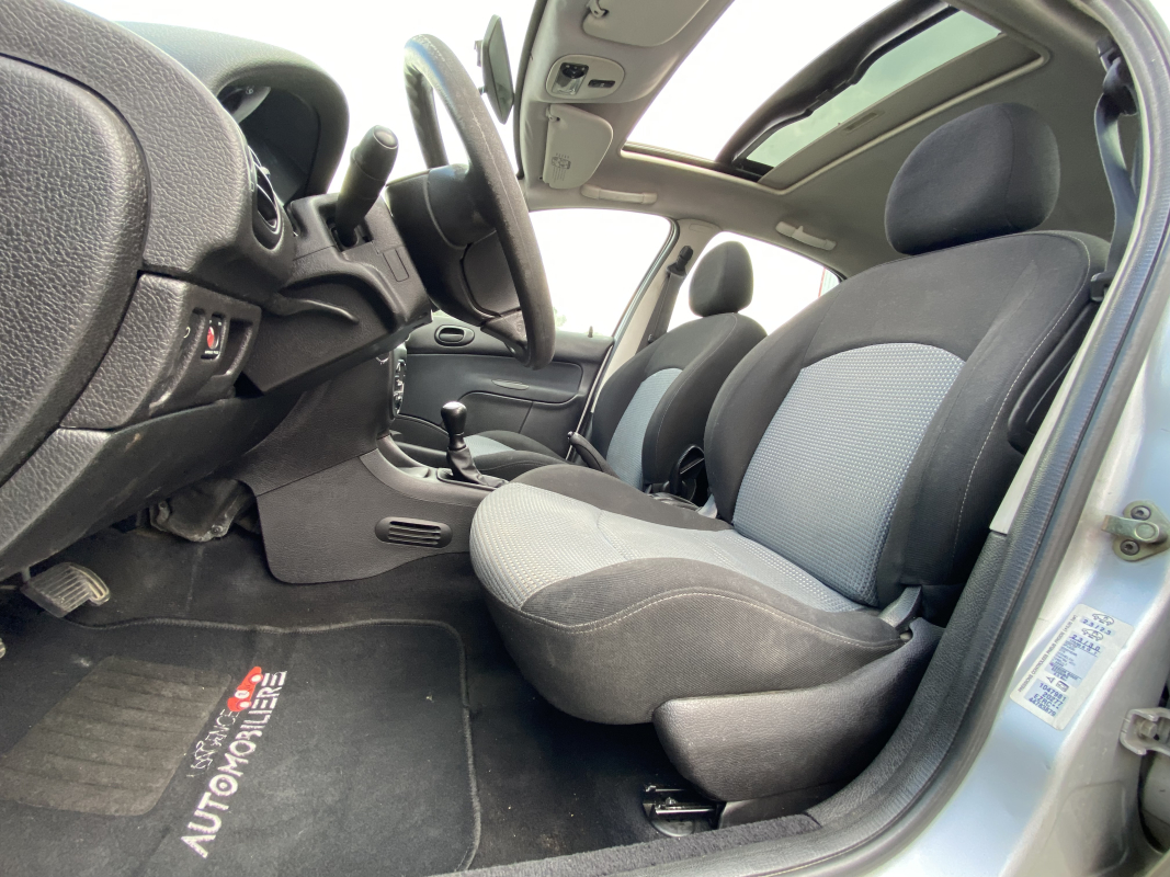 Peugeot 206 — 12