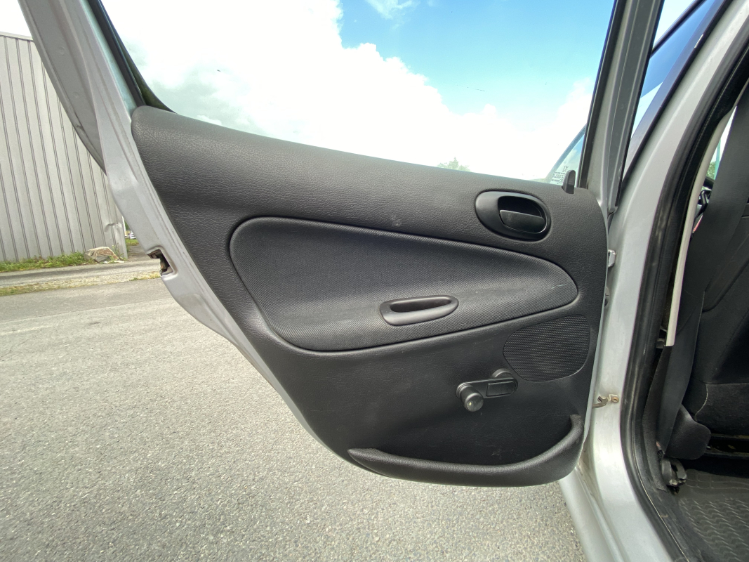 Peugeot 206 — 26