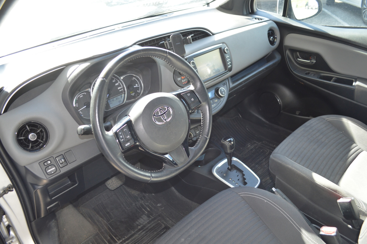 Toyota Yaris — 12