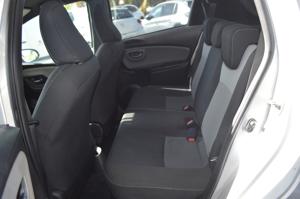 Toyota Yaris — 13