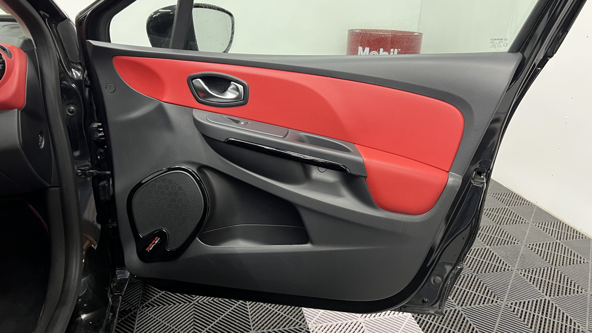 Renault Clio — 12
