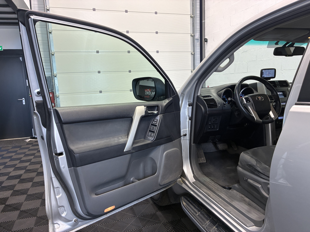 Toyota Land Cruiser — 9
