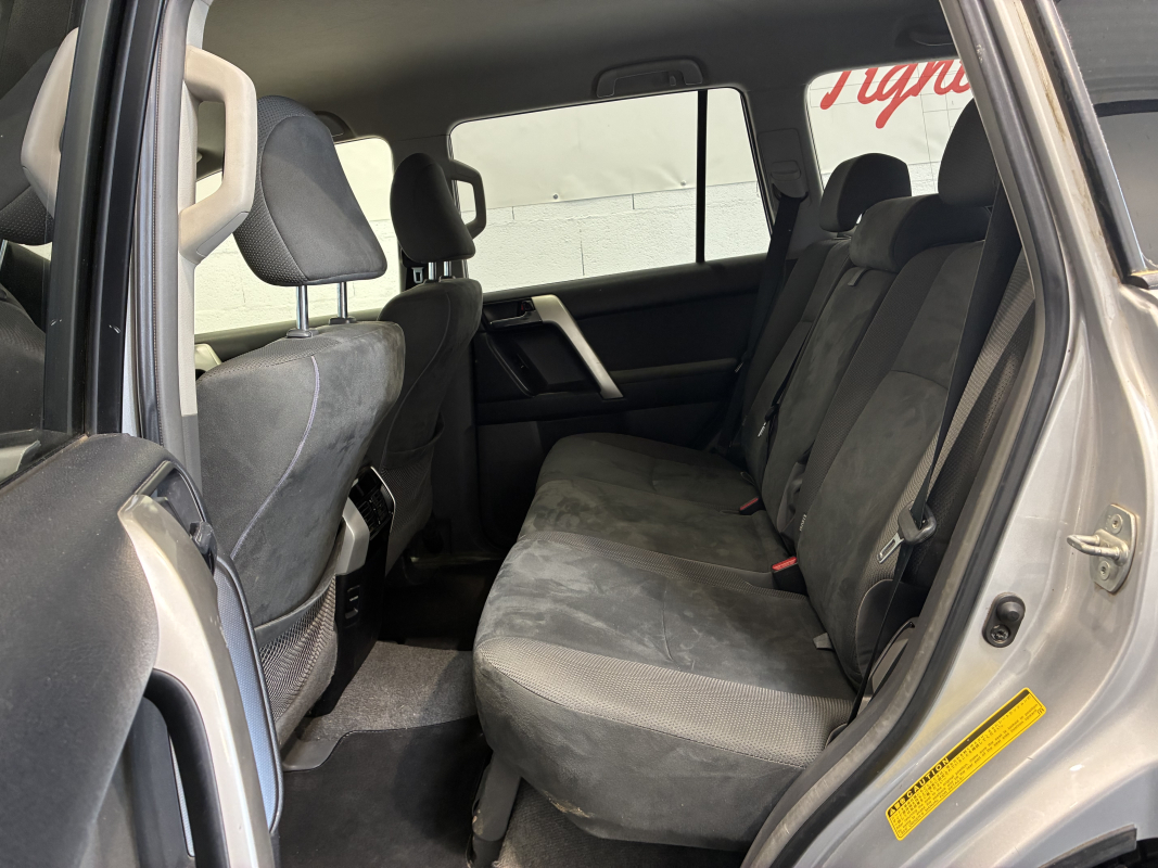 Toyota Land Cruiser — 13