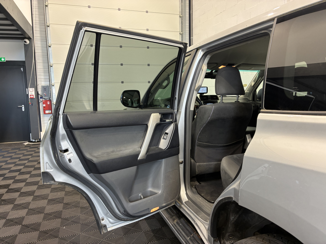 Toyota Land Cruiser — 12