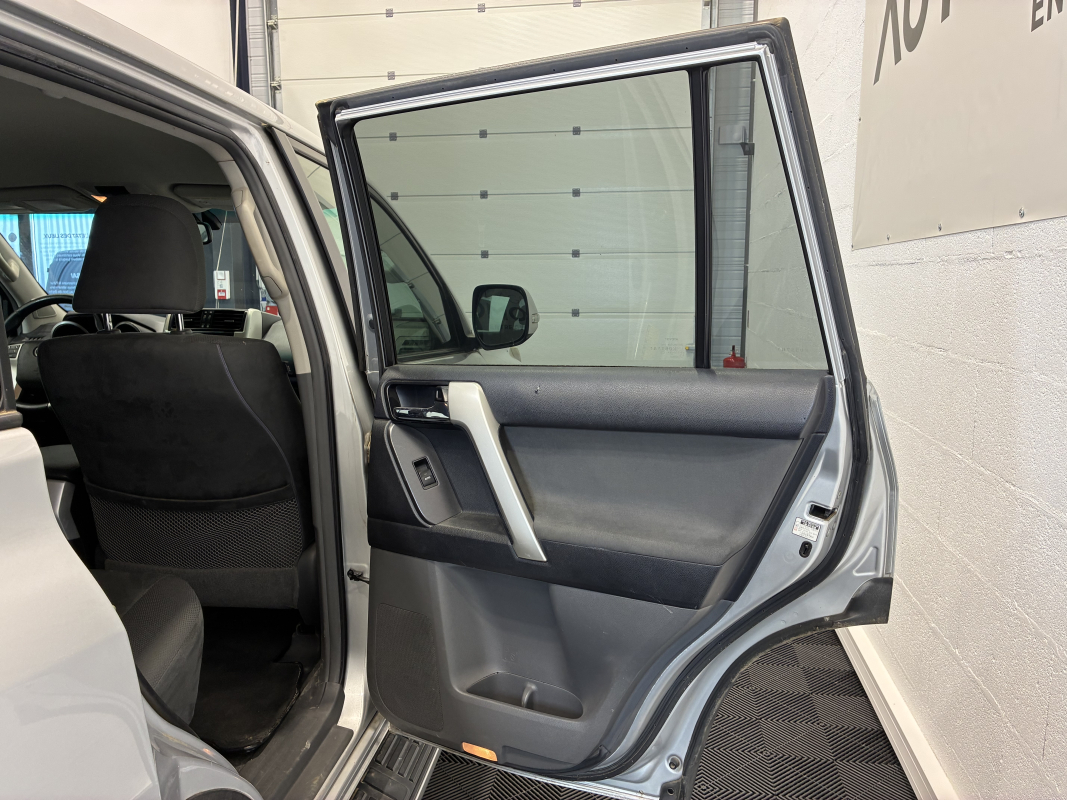 Toyota Land Cruiser — 15