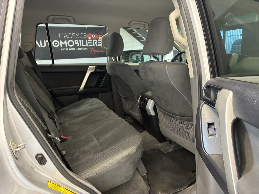 Toyota Land Cruiser — 16