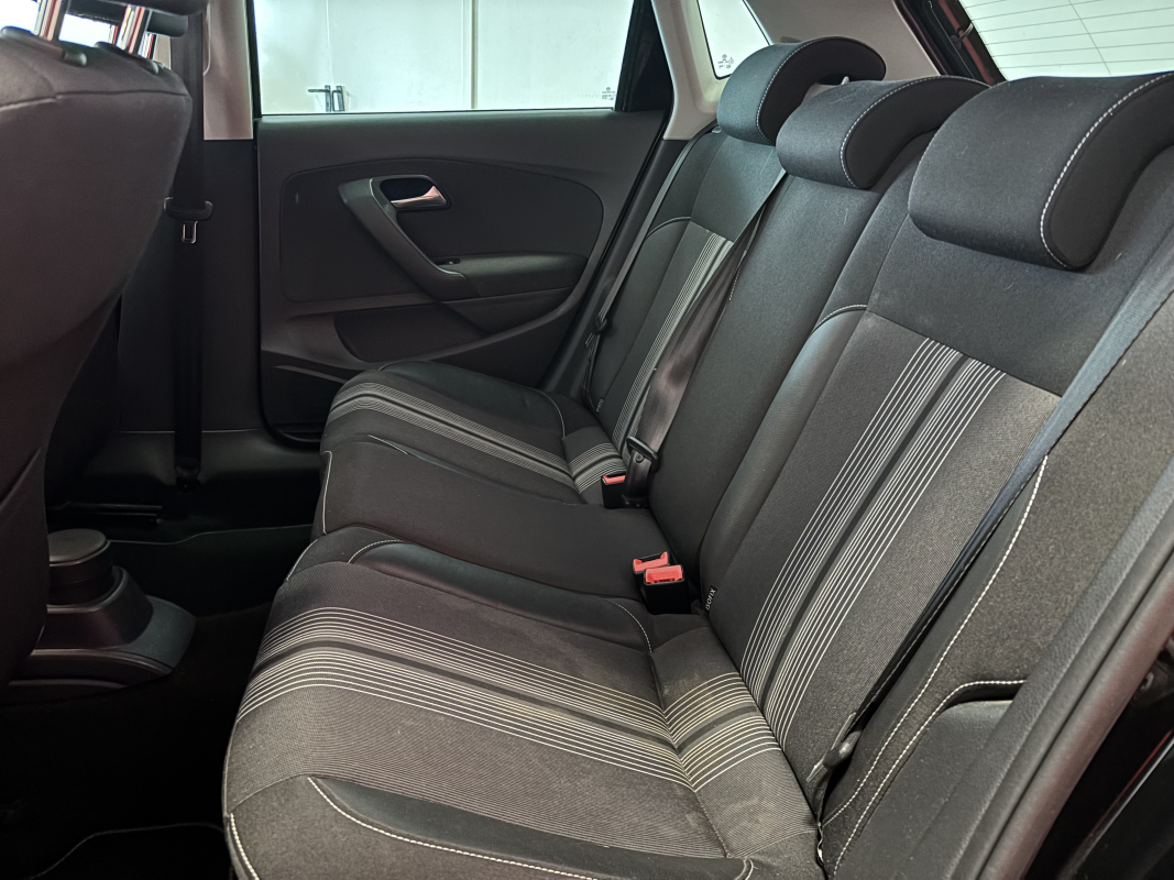 Volkswagen Polo — 13