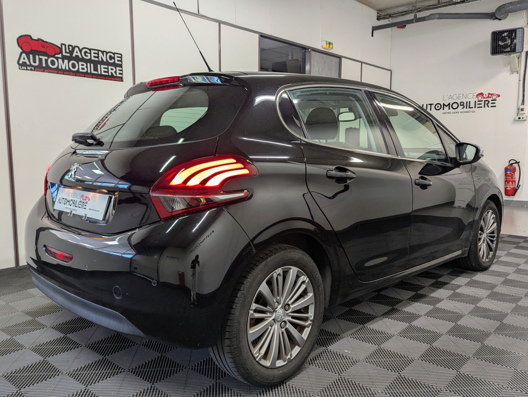 Peugeot 208 — 4