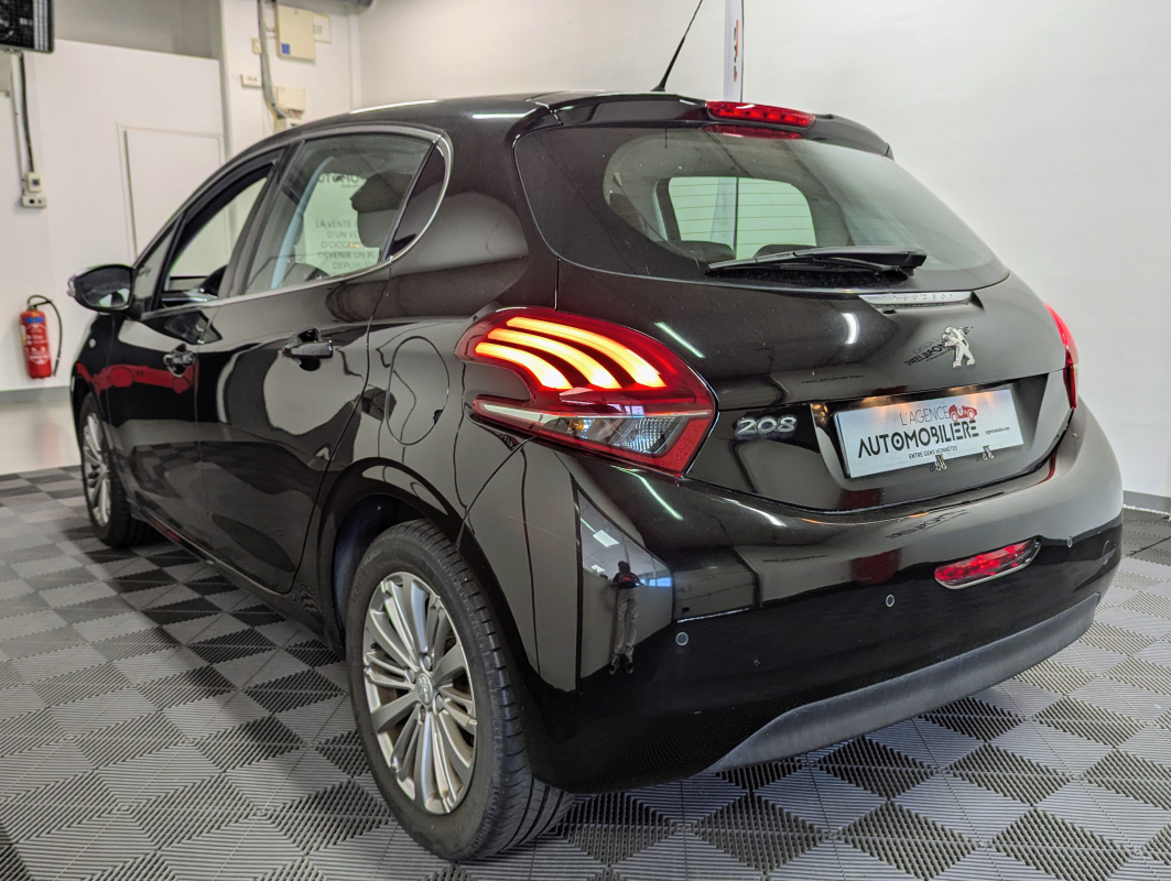 Peugeot 208 — 6