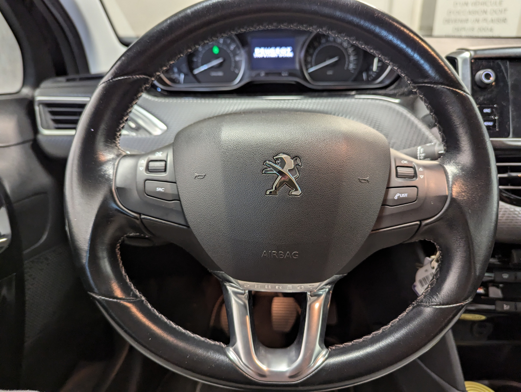 Peugeot 208 — 10