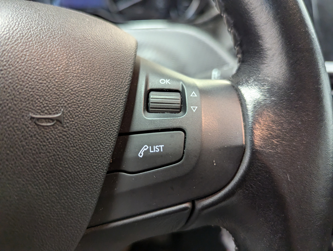 Peugeot 208 — 12