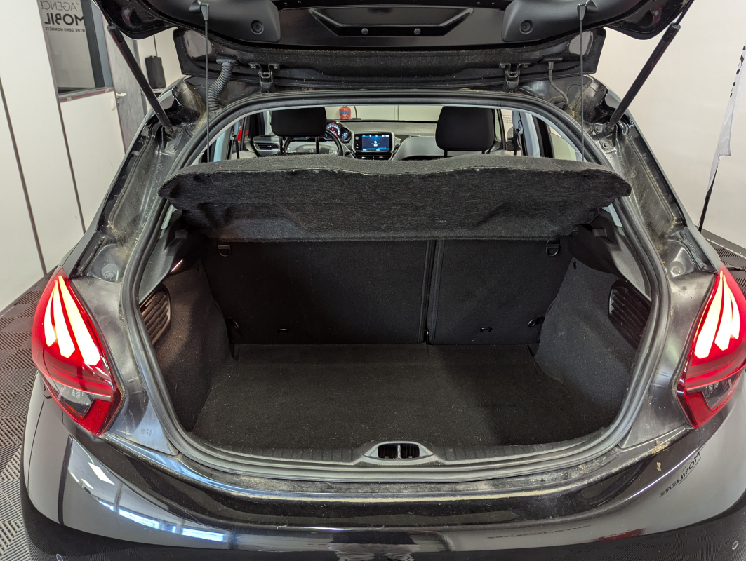 Peugeot 208 — 24