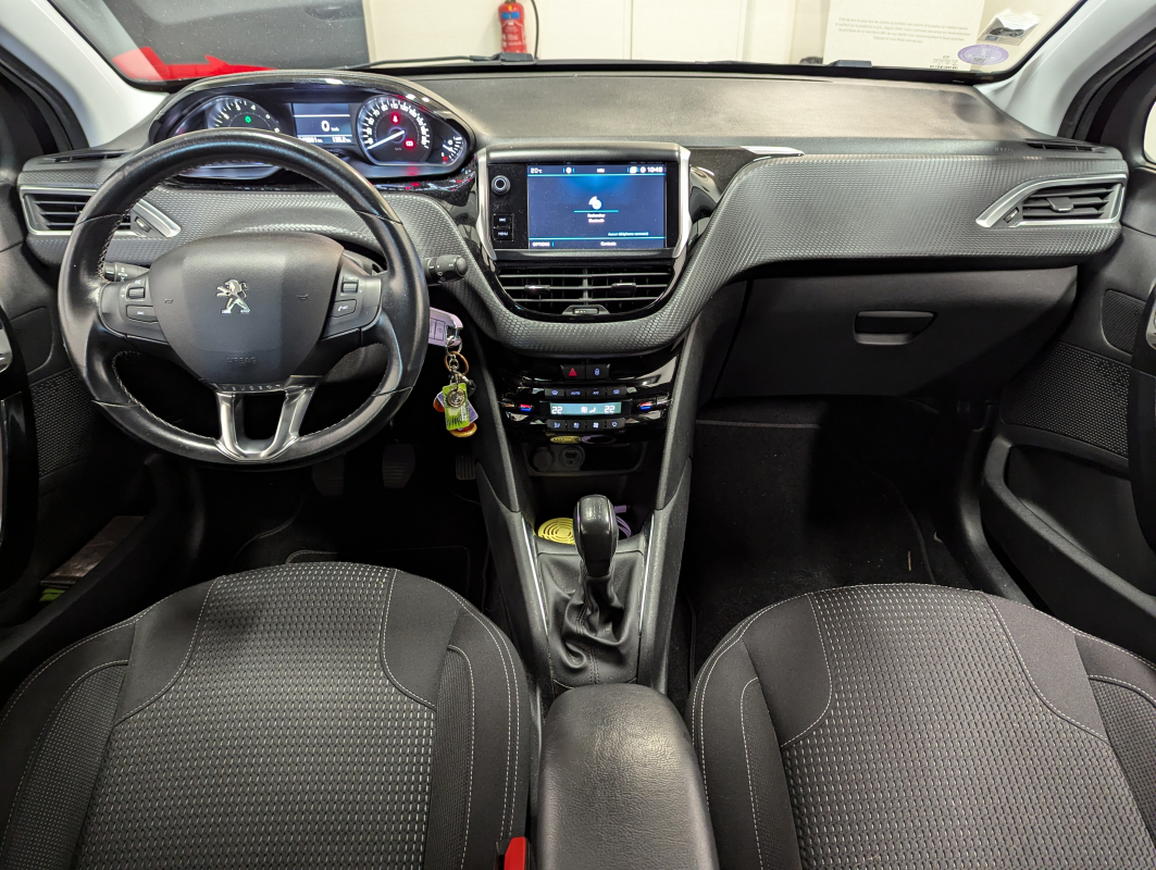 Peugeot 208 — 13