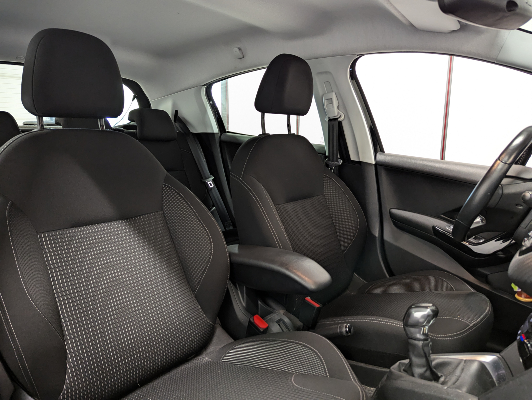 Peugeot 208 — 15