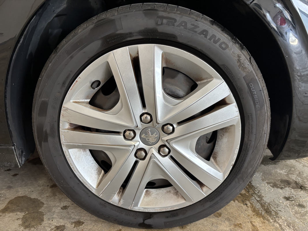 Peugeot 208 — 9