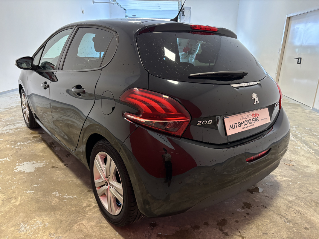 Peugeot 208 — 5