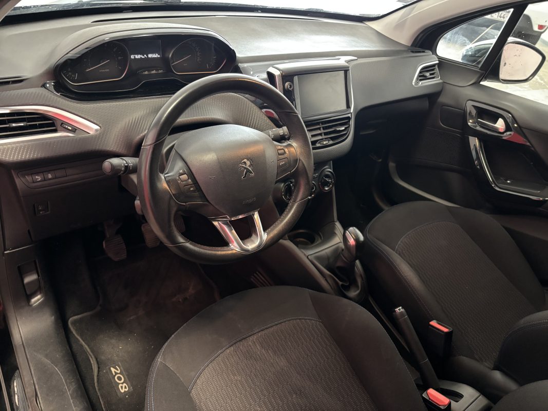 Peugeot 208 — 13