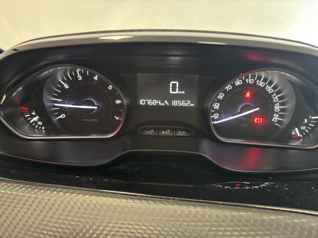 Peugeot 208 — 12