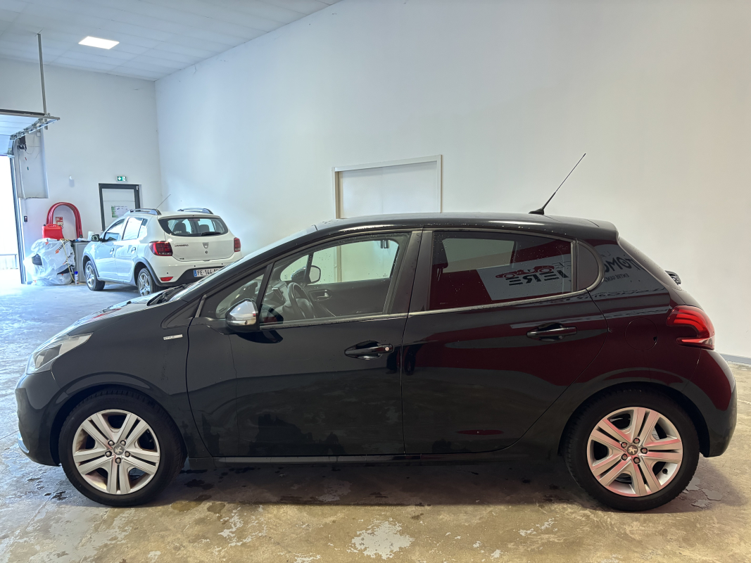 Peugeot 208 — 4