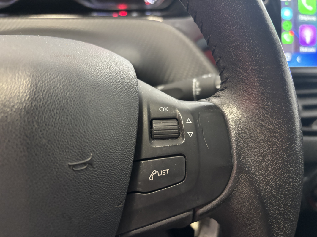 Peugeot 208 — 23