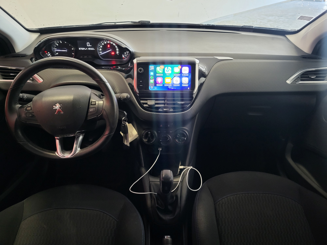 Peugeot 208 — 10