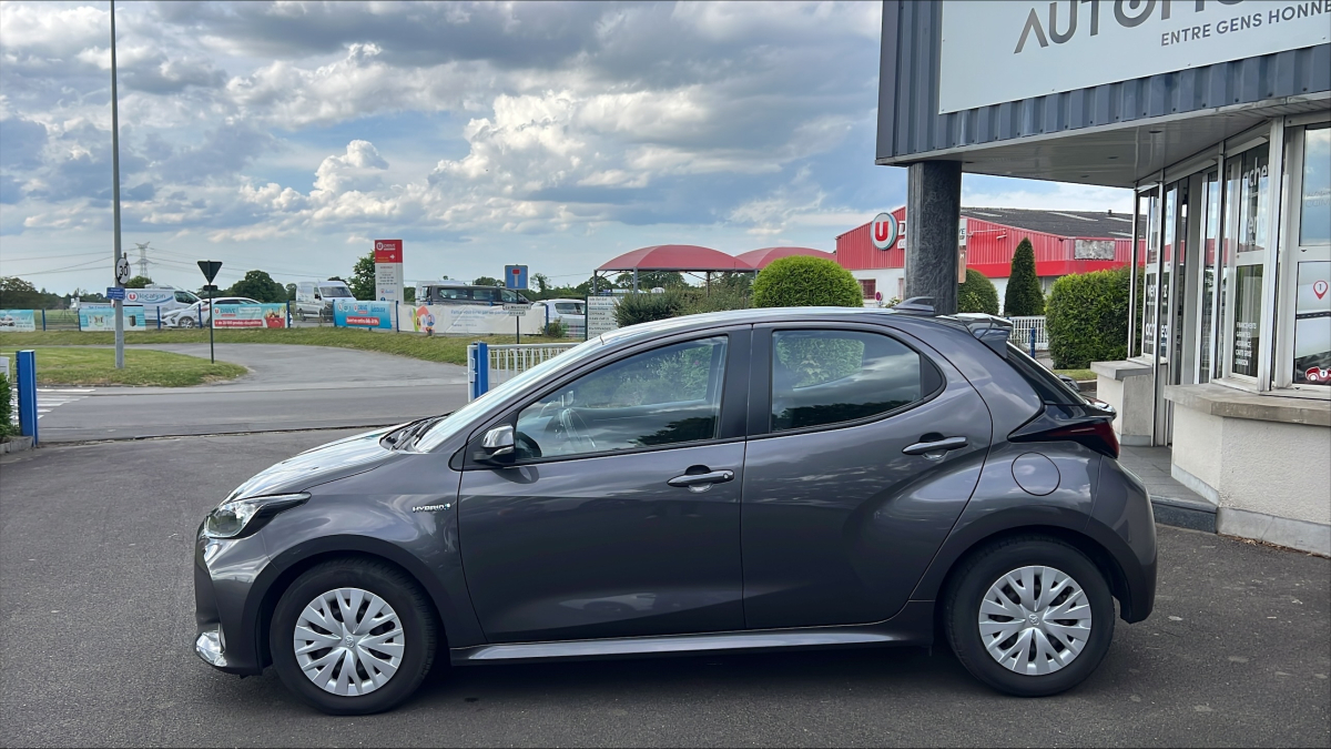 Toyota Yaris — 12