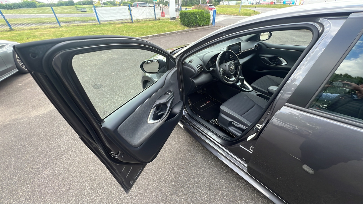 Toyota Yaris — 16