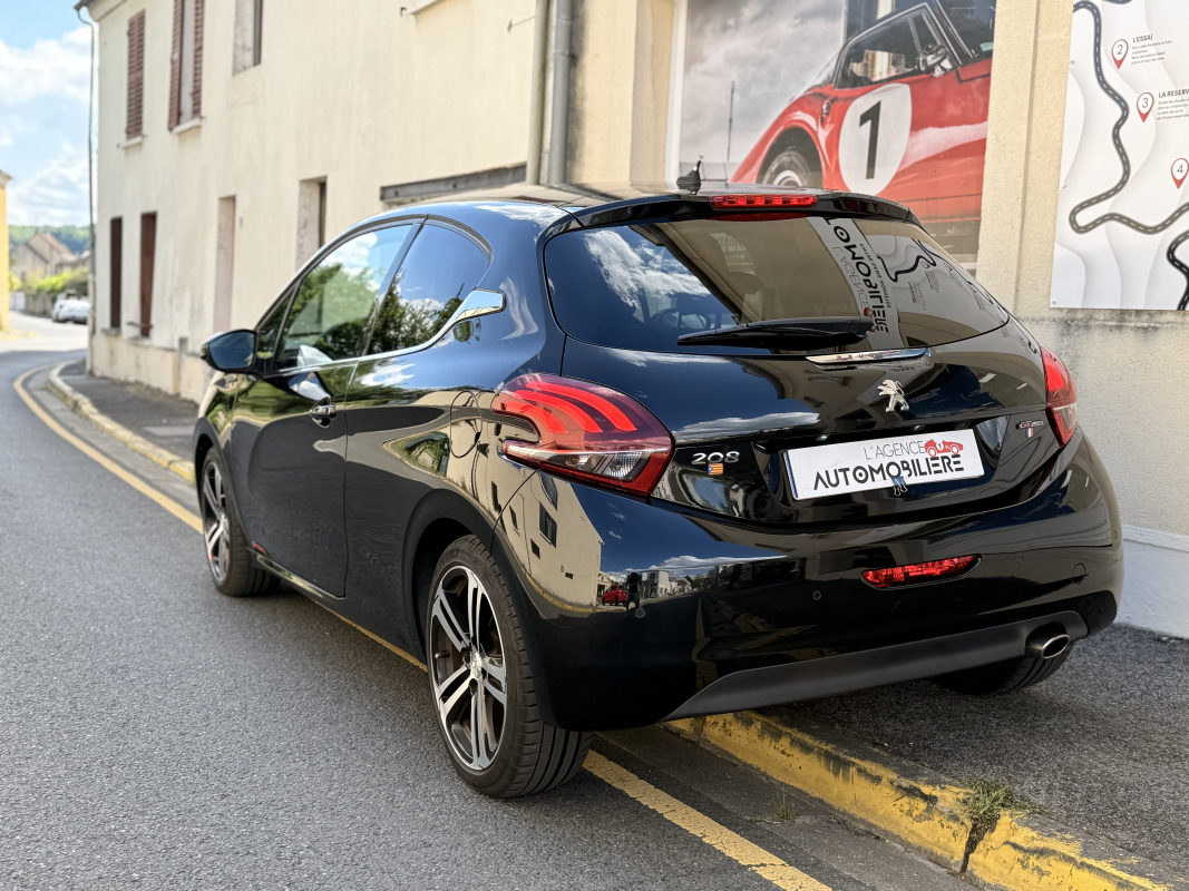 Peugeot 208 — 6