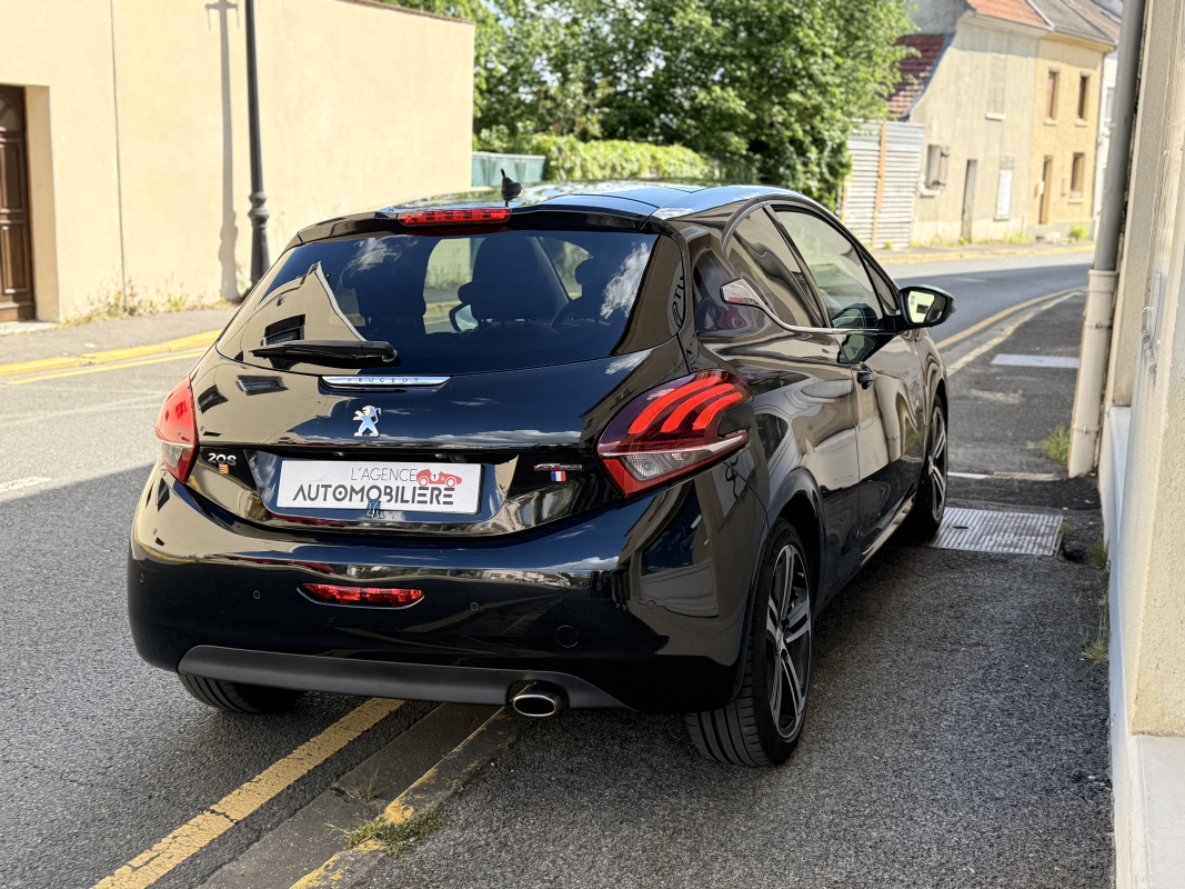 Peugeot 208 — 4