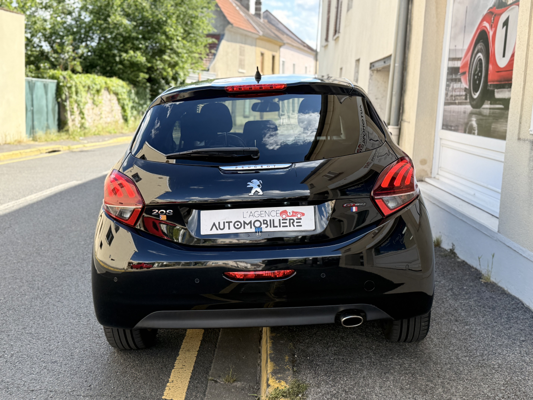 Peugeot 208 — 5