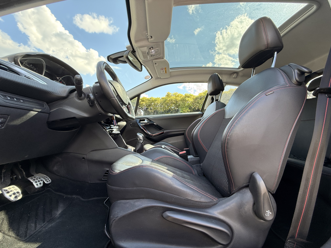 Peugeot 208 — 11