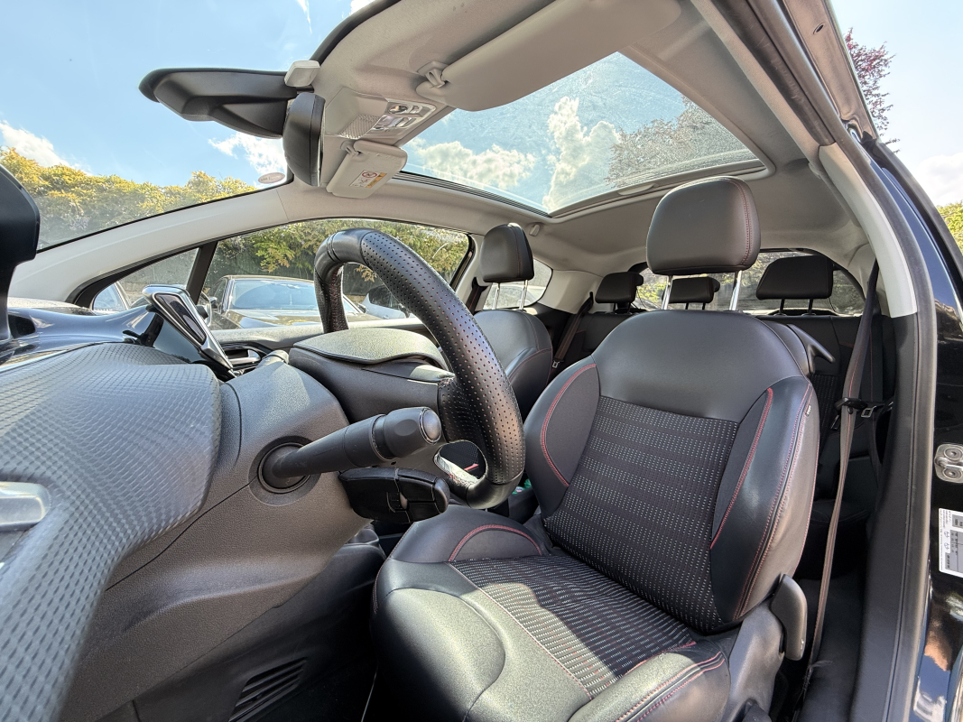 Peugeot 208 — 12