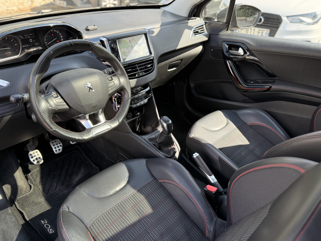 Peugeot 208 — 10