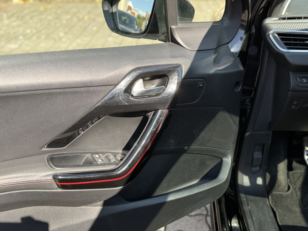 Peugeot 208 — 8
