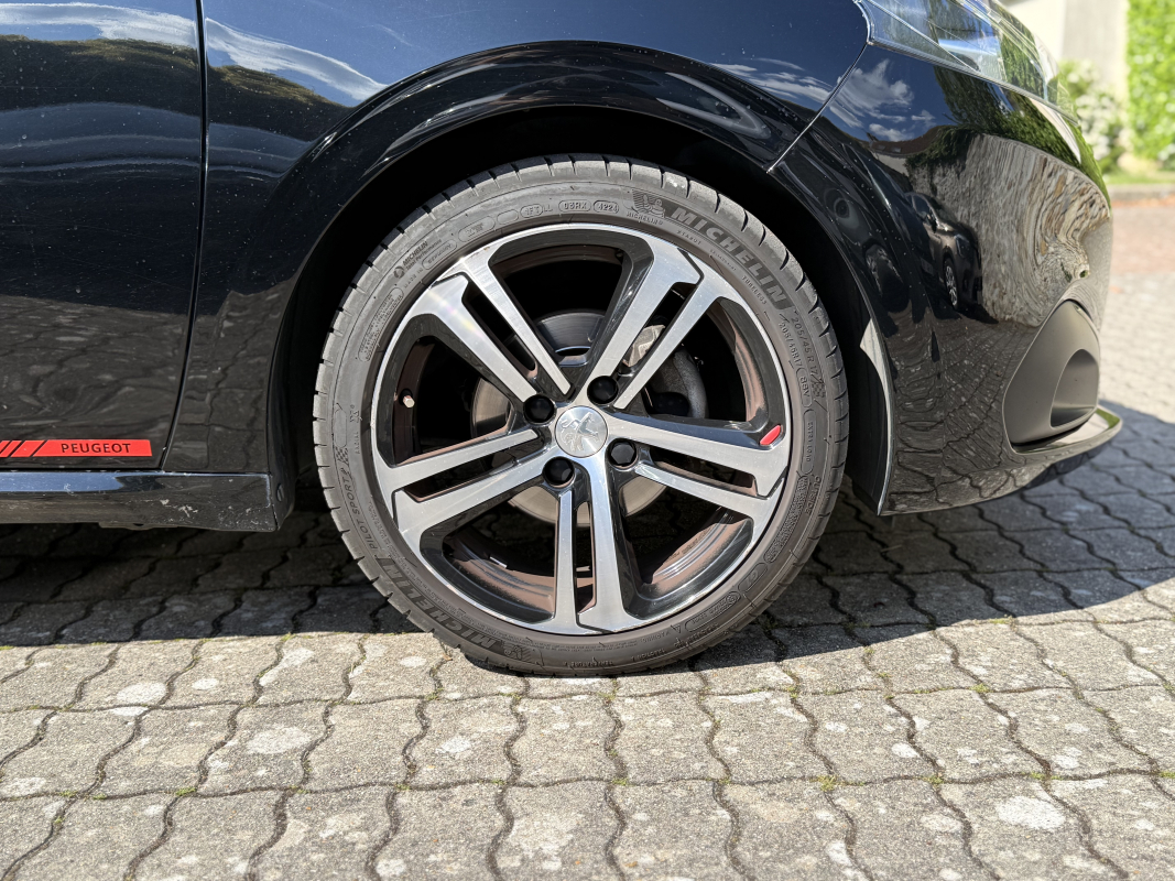 Peugeot 208 — 24