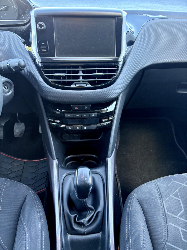 Peugeot 2008 — 16