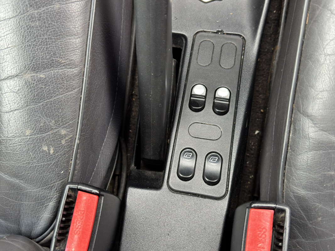 Saab 900 — 16