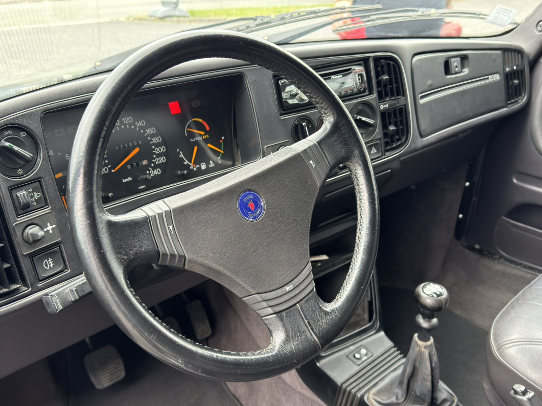 Saab 900 — 18