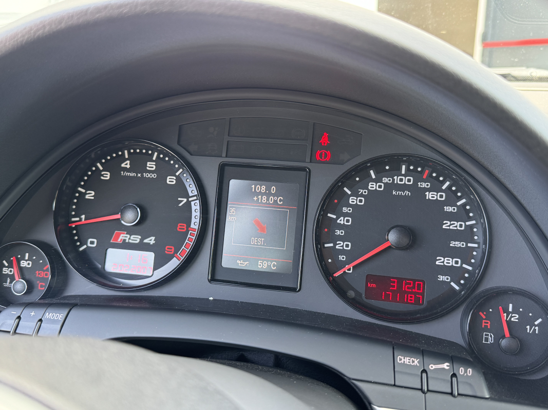 Audi RS4 — 38