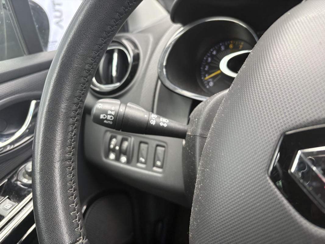 Renault Clio Estate — 12