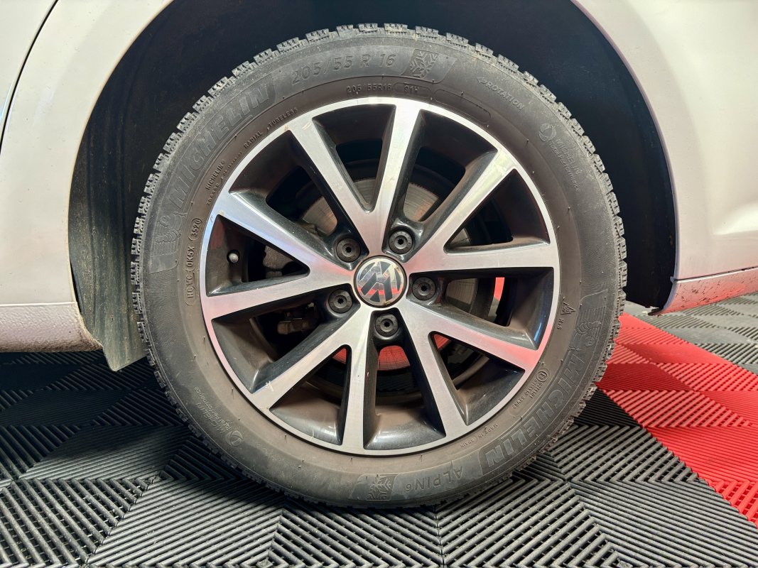Volkswagen Touran — 22