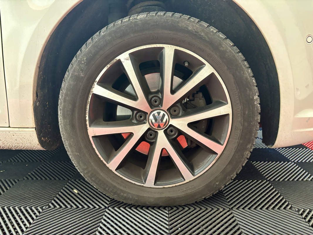 Volkswagen Touran — 23