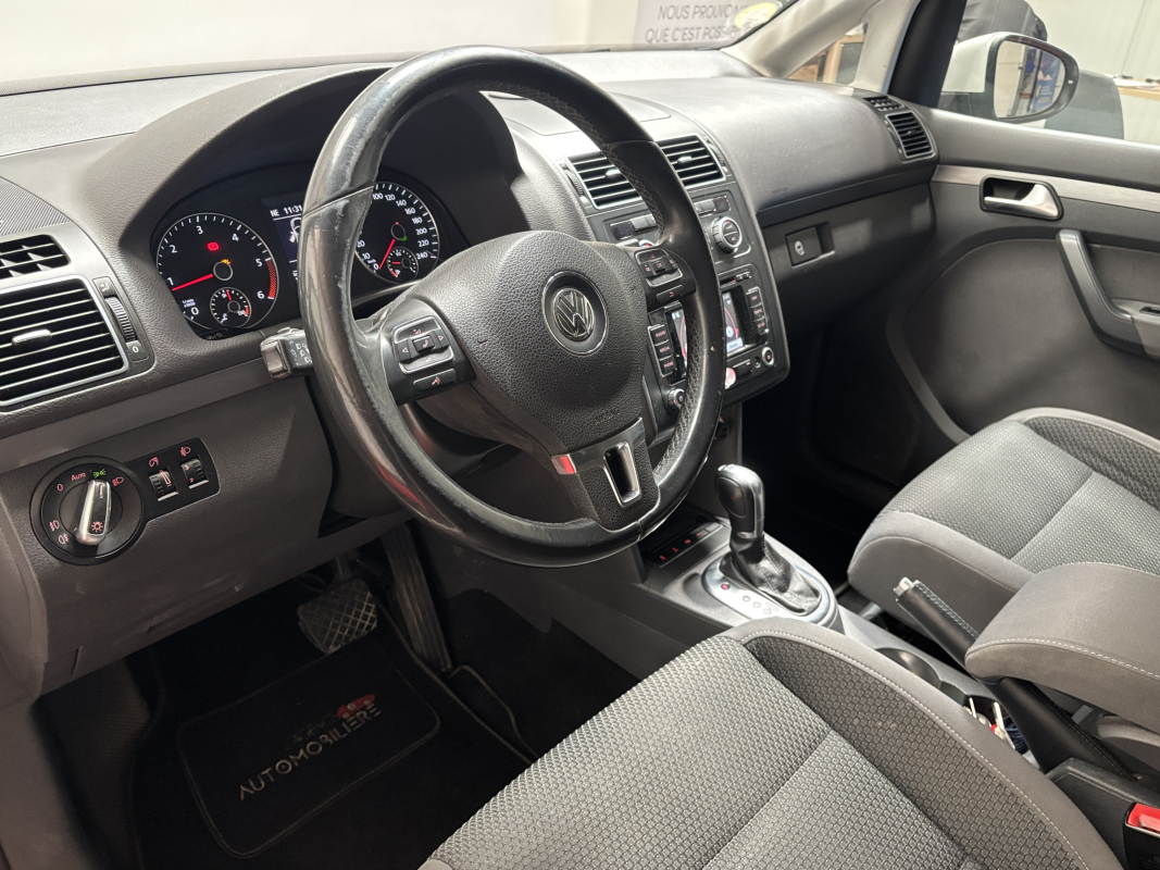 Volkswagen Touran — 11