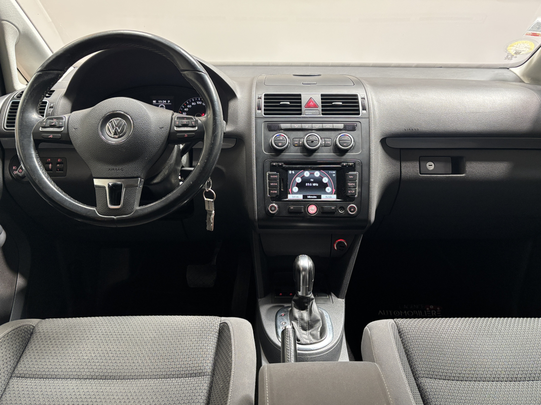 Volkswagen Touran — 10