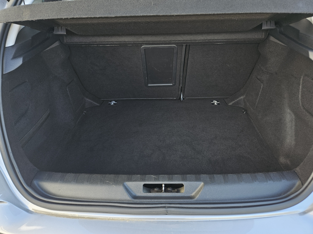 Peugeot 308 — 23