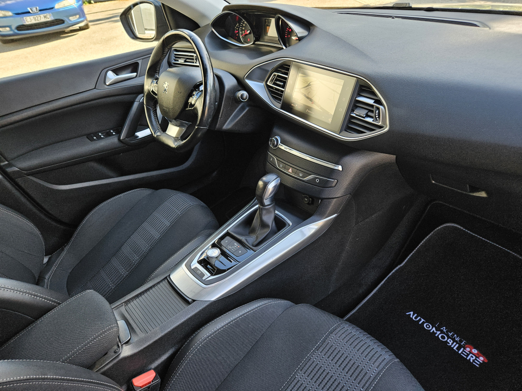 Peugeot 308 — 12