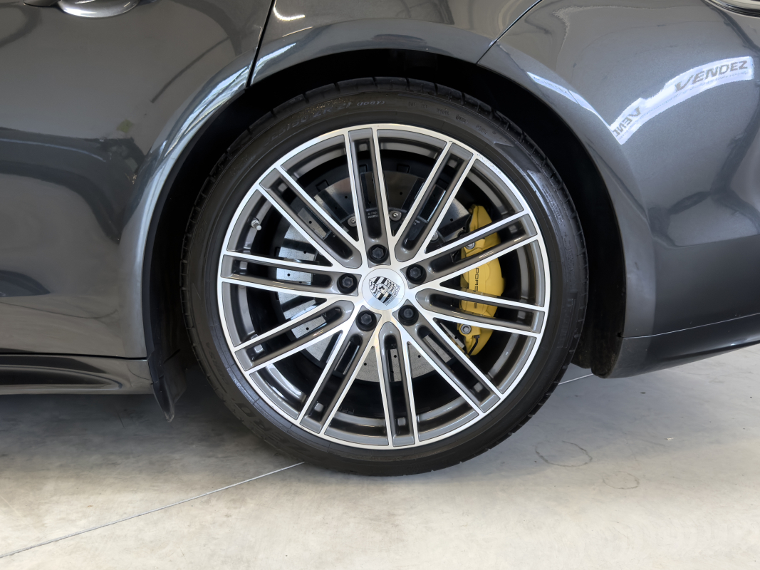 Porsche Panamera — 38