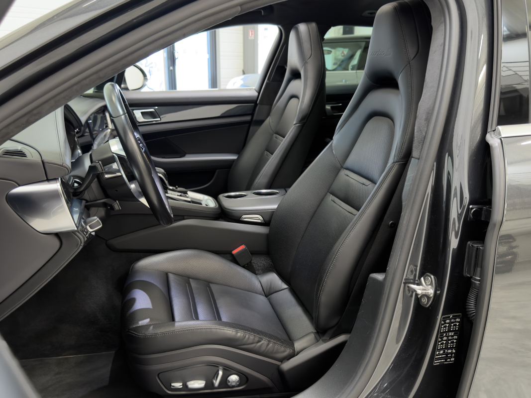 Porsche Panamera — 12